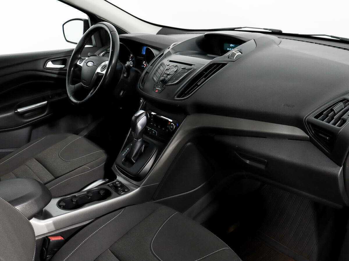 Ford Kuga с пробегом — 2015 год. Фото: #9