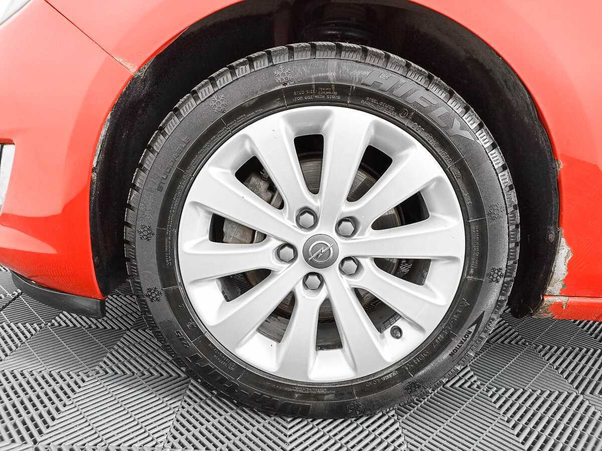 Opel Astra с пробегом — 2012 год. Фото: #13