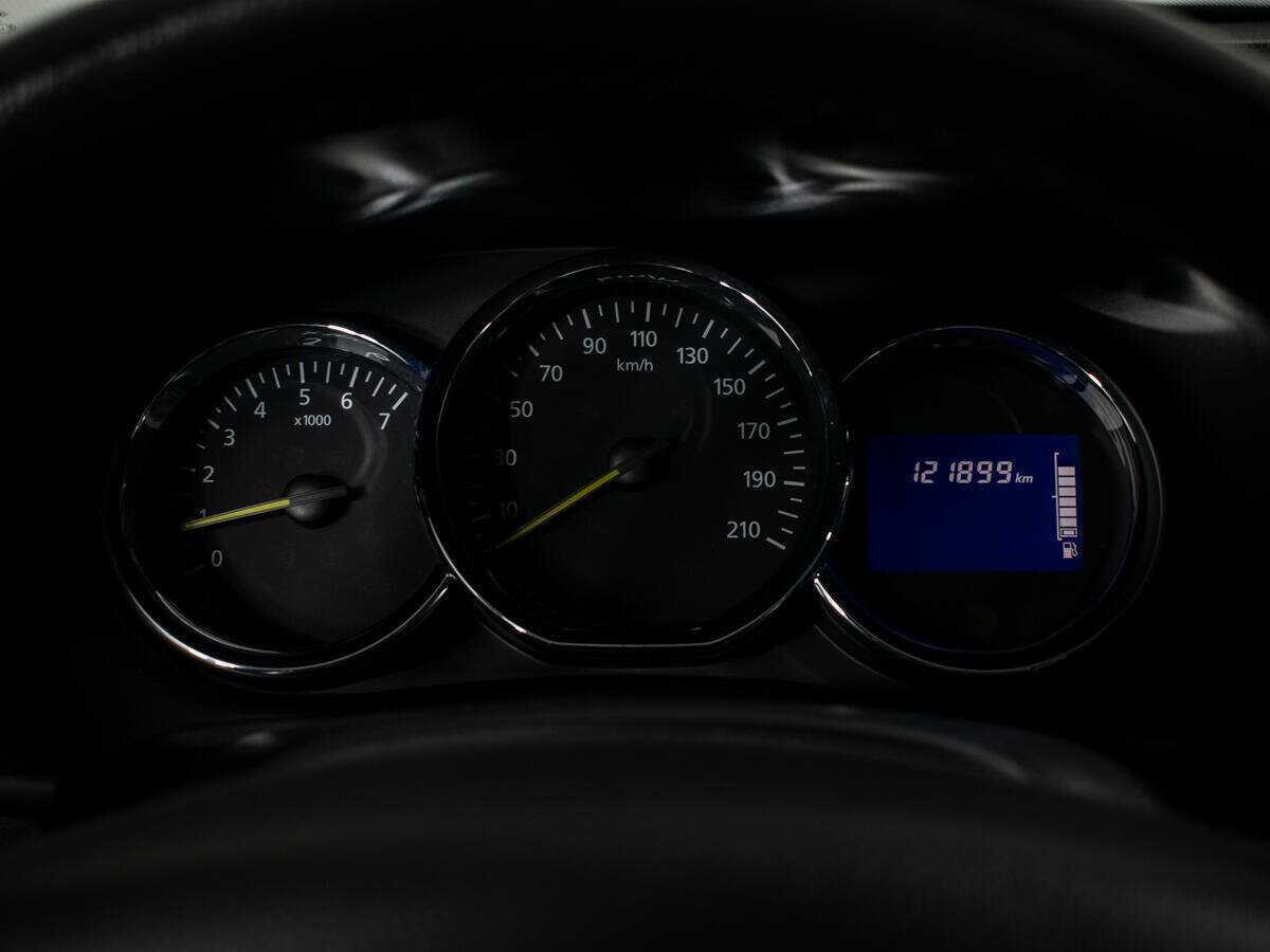 Renault Sandero с пробегом — 2014 год. Фото: #11