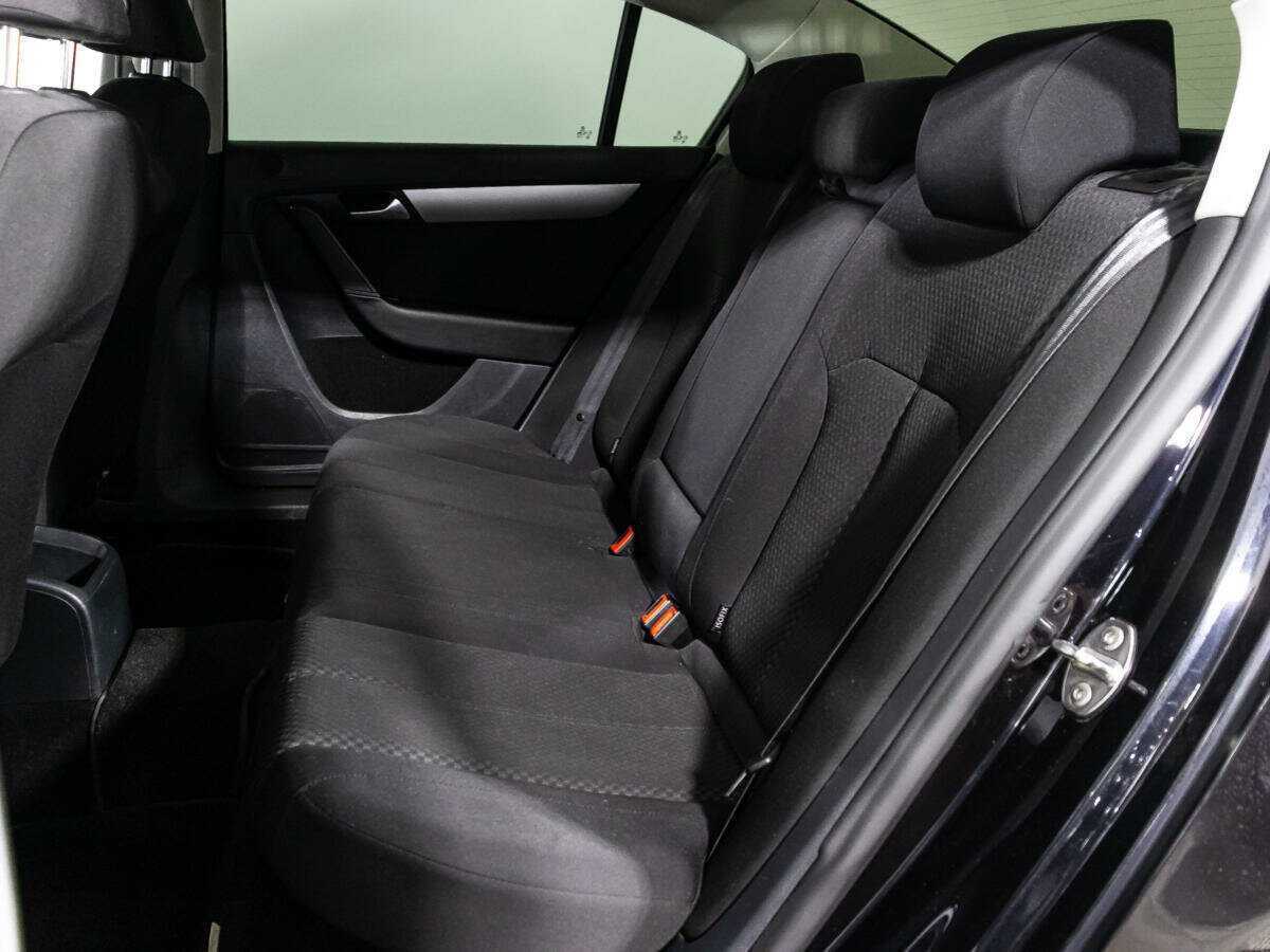 Volkswagen Passat с пробегом — 2013 год. Фото: #9