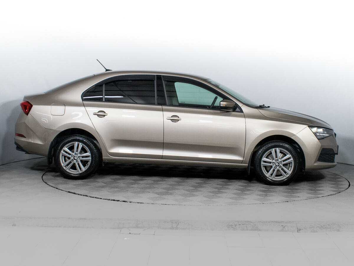 Skoda Rapid с пробегом — 2021 год. Фото: #3