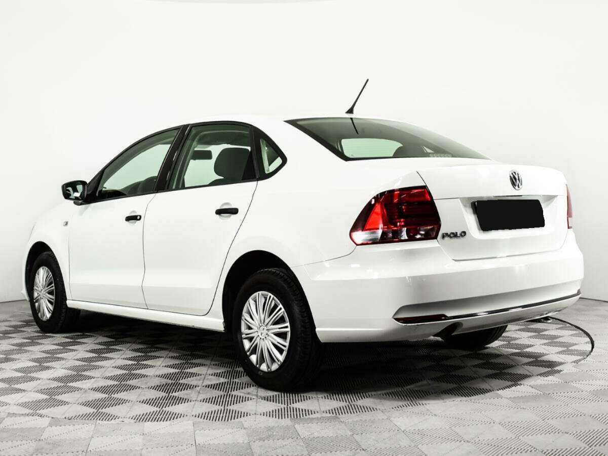 Volkswagen Polo с пробегом — 2015 год. Фото: #6