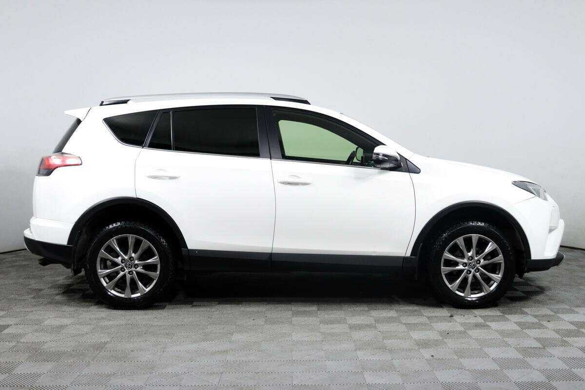 Toyota RAV4 с пробегом — 2016 год. Фото: #3