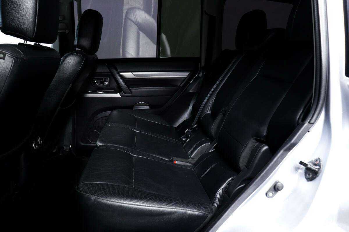 Mitsubishi Pajero с пробегом — 2012 год. Фото: #11