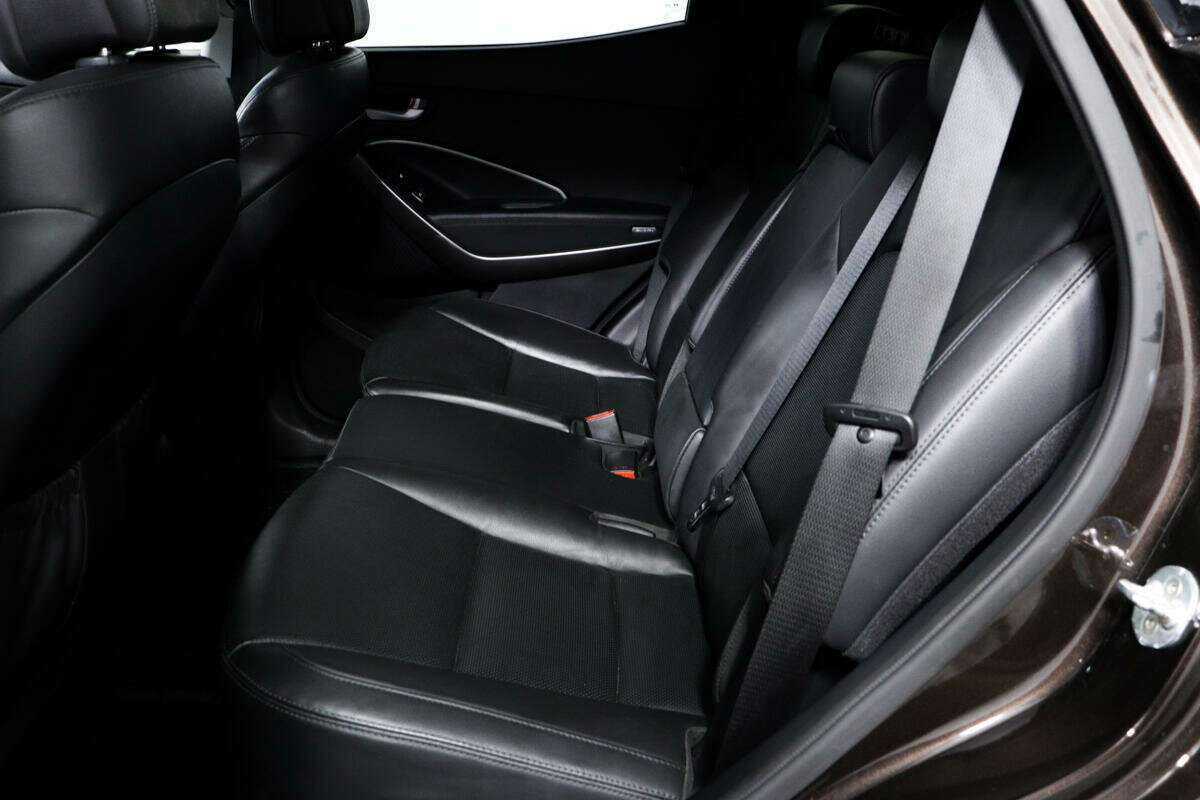 Hyundai Santa Fe с пробегом — 2016 год. Фото: #11