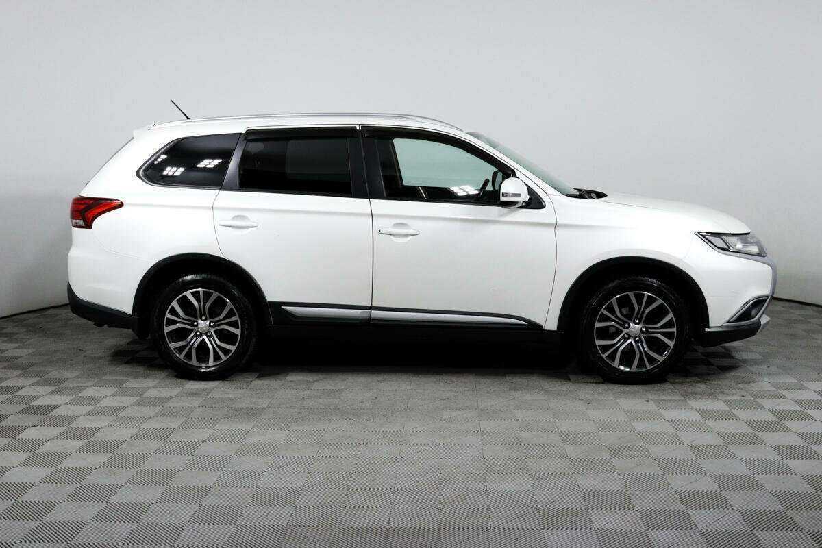 Mitsubishi Outlander с пробегом — 2015 год. Фото: #3