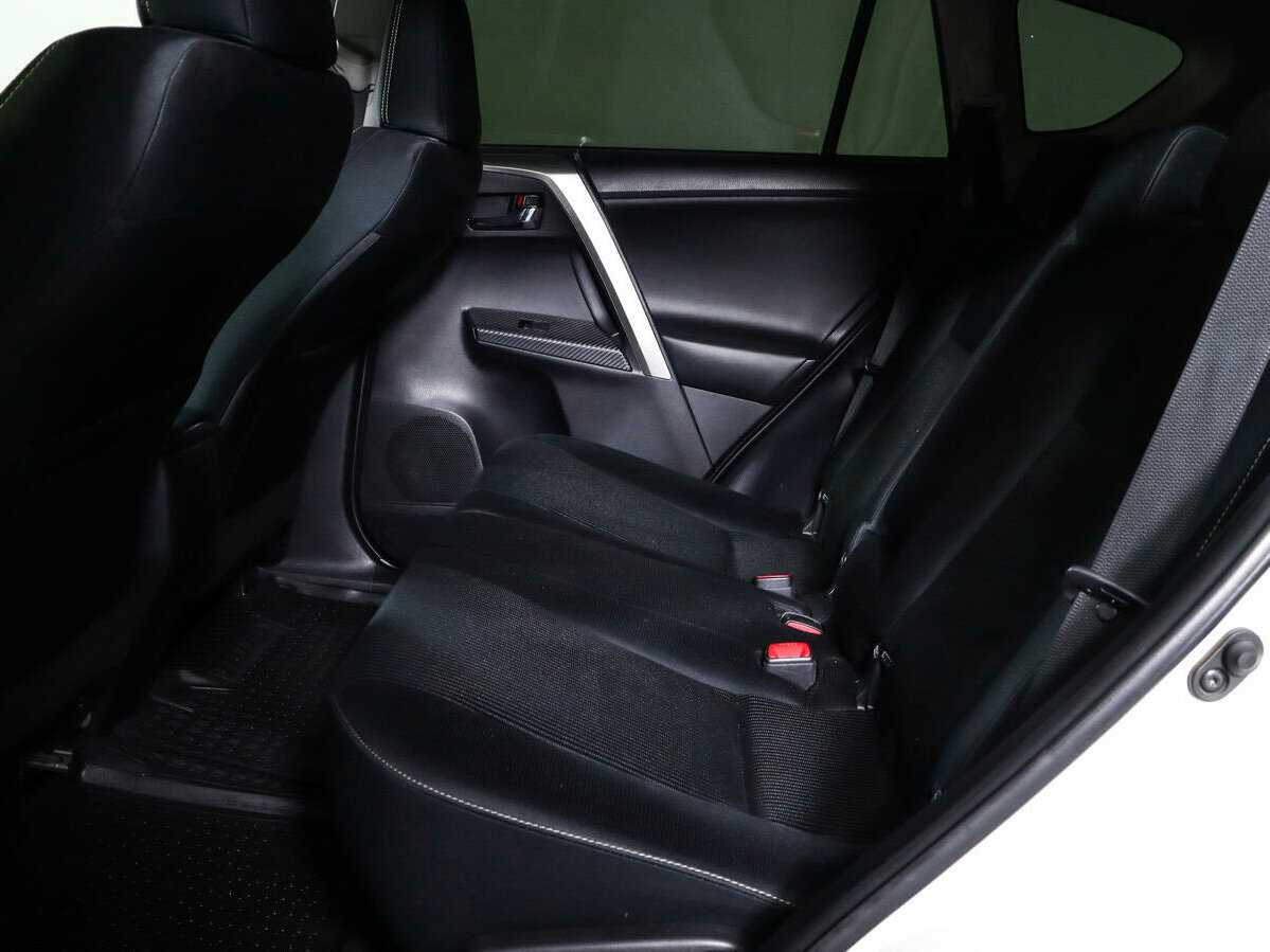 Toyota RAV4 с пробегом — 2014 год. Фото: #9