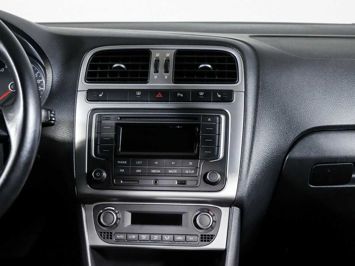 Volkswagen Polo с пробегом — 2018 год. Фото: #12