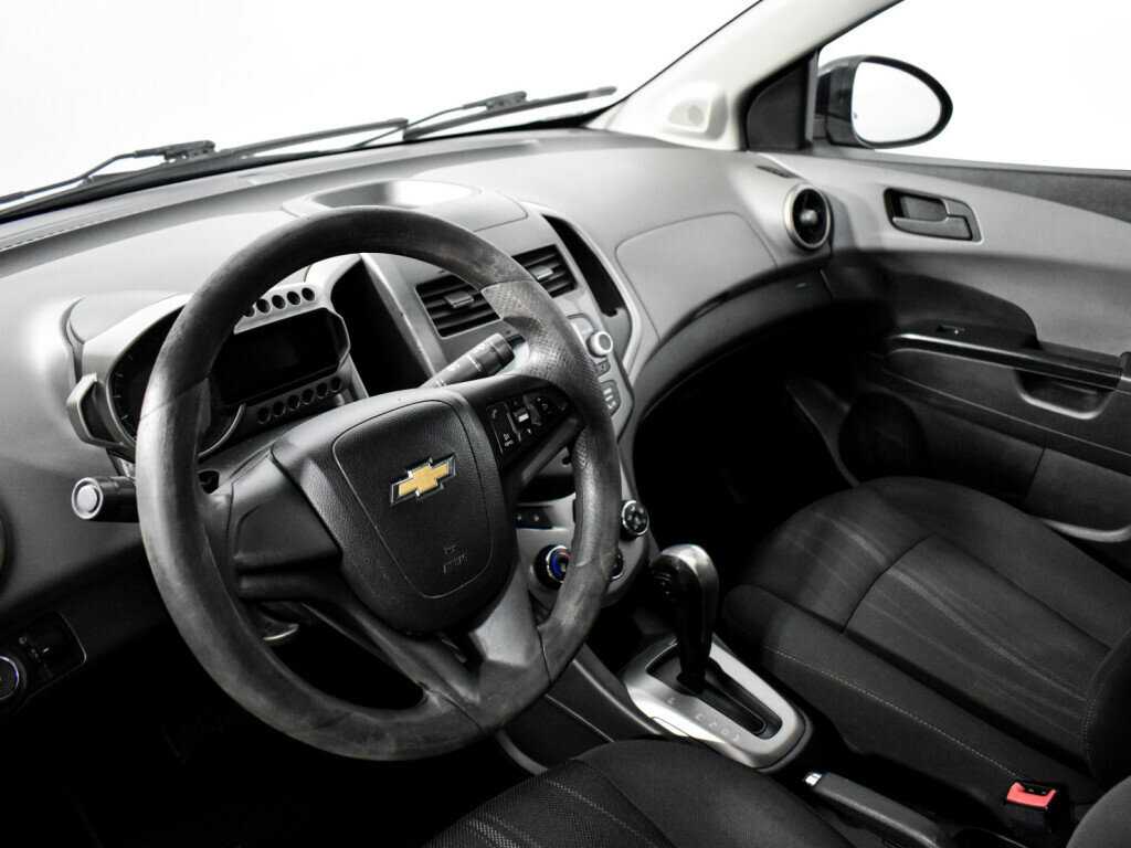 Chevrolet Aveo с пробегом — 2013 год. Фото: #8