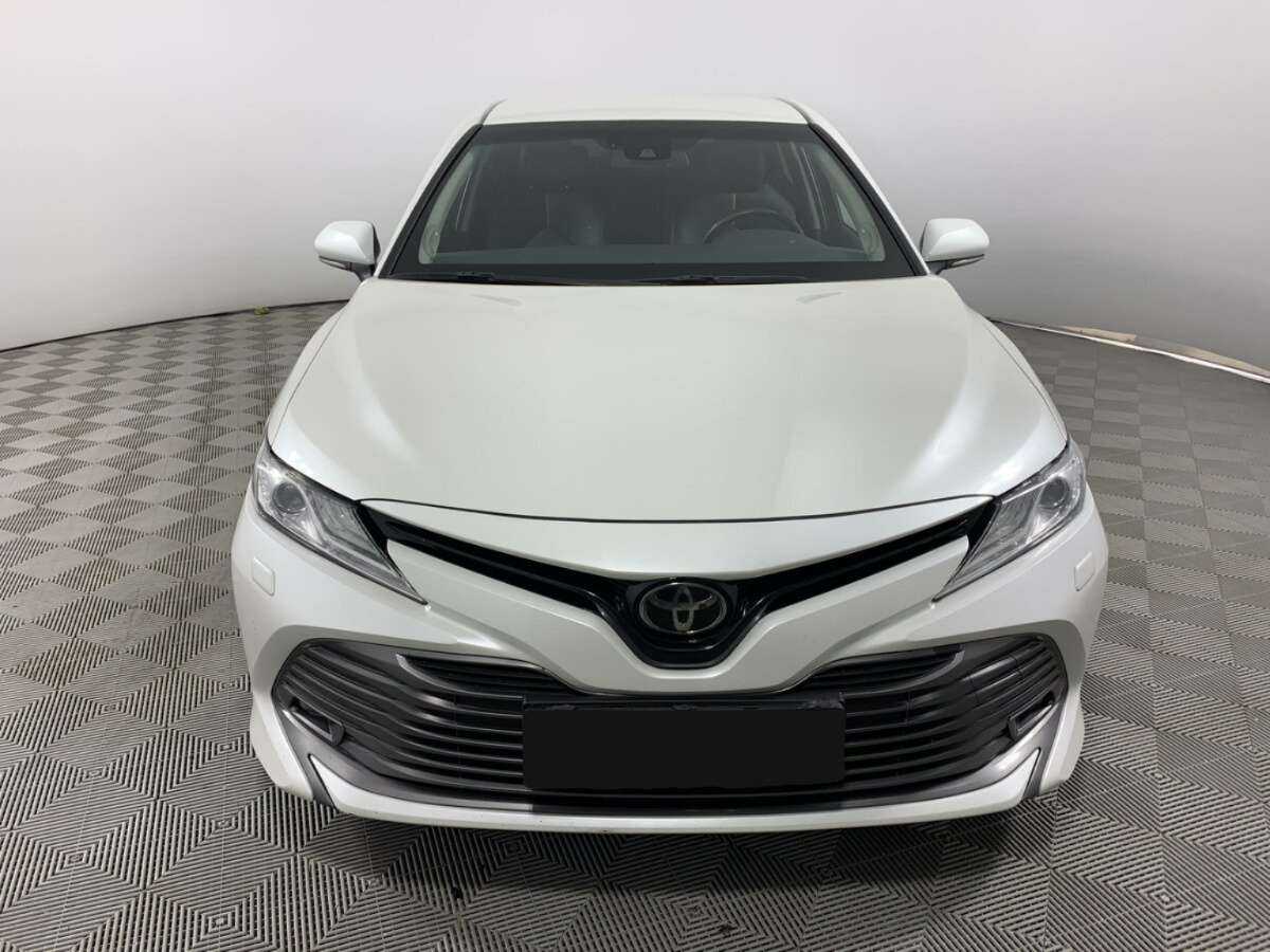Toyota Camry с пробегом — 2021 год. Фото: #1
