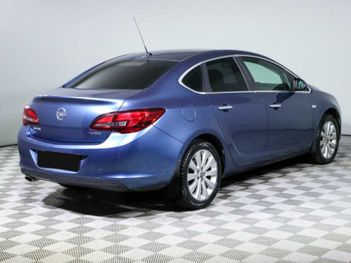 Opel Astra с пробегом — 2014 год. Фото: #3