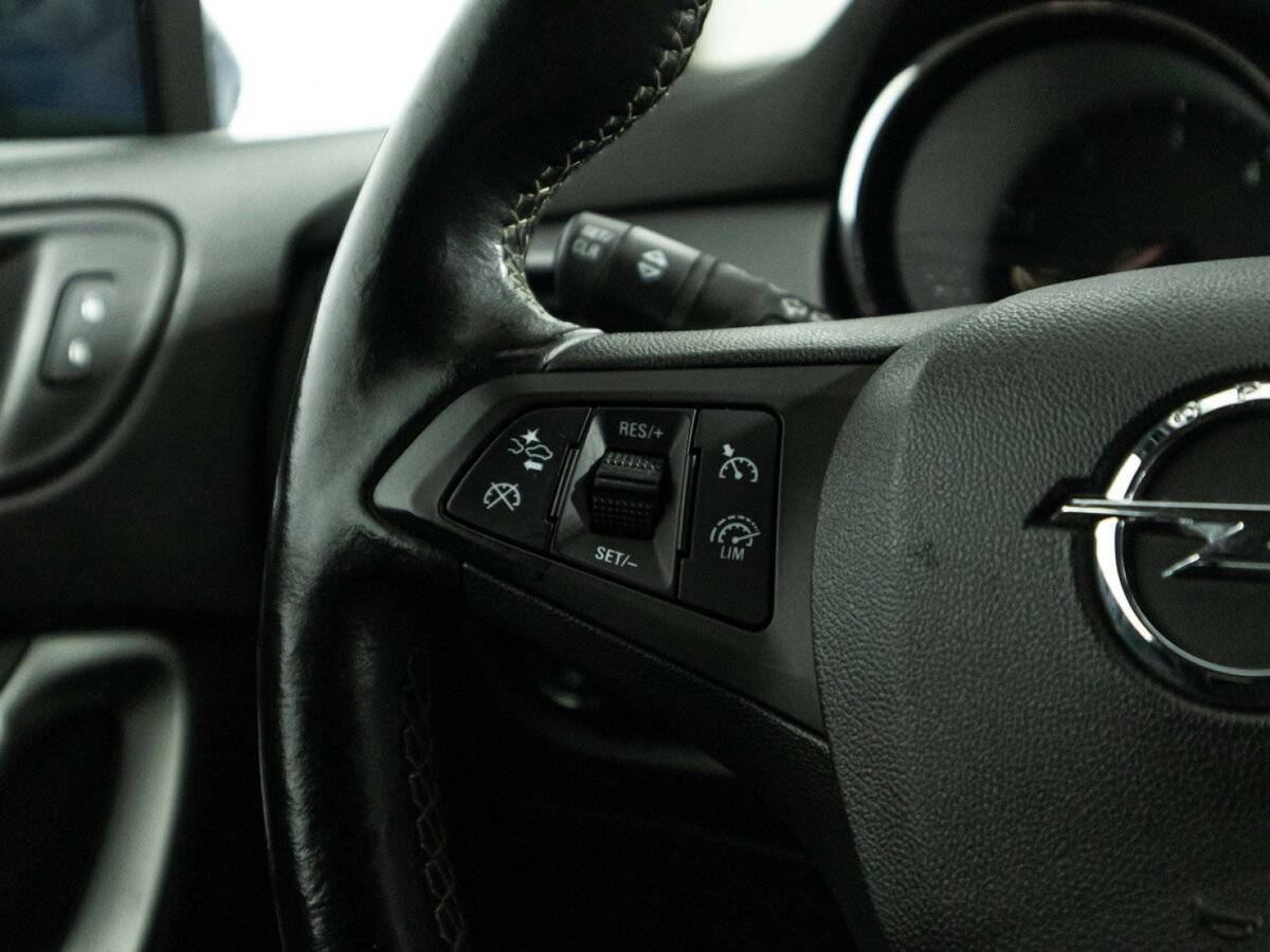 Opel Astra с пробегом — 2019 год. Фото: #17