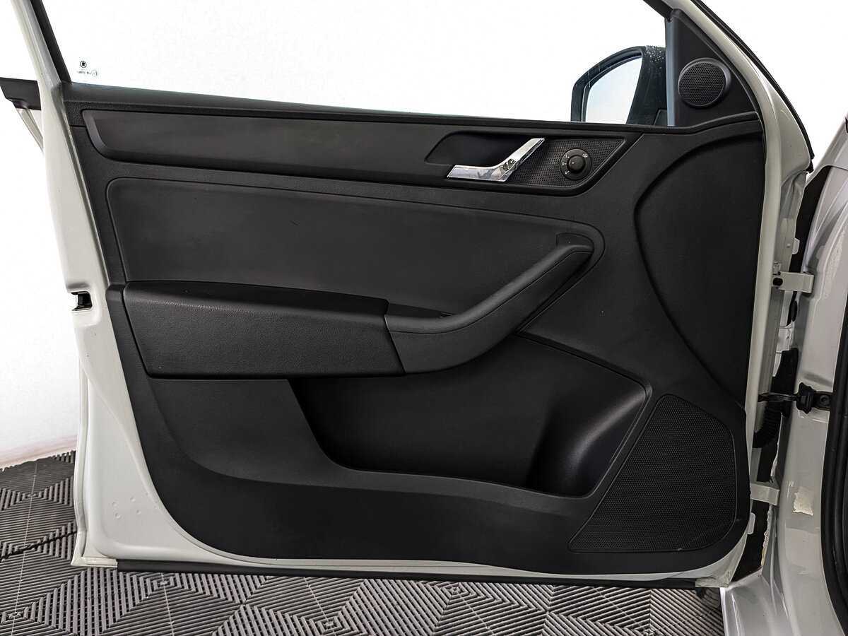 Skoda Rapid с пробегом — 2017 год. Фото: #18