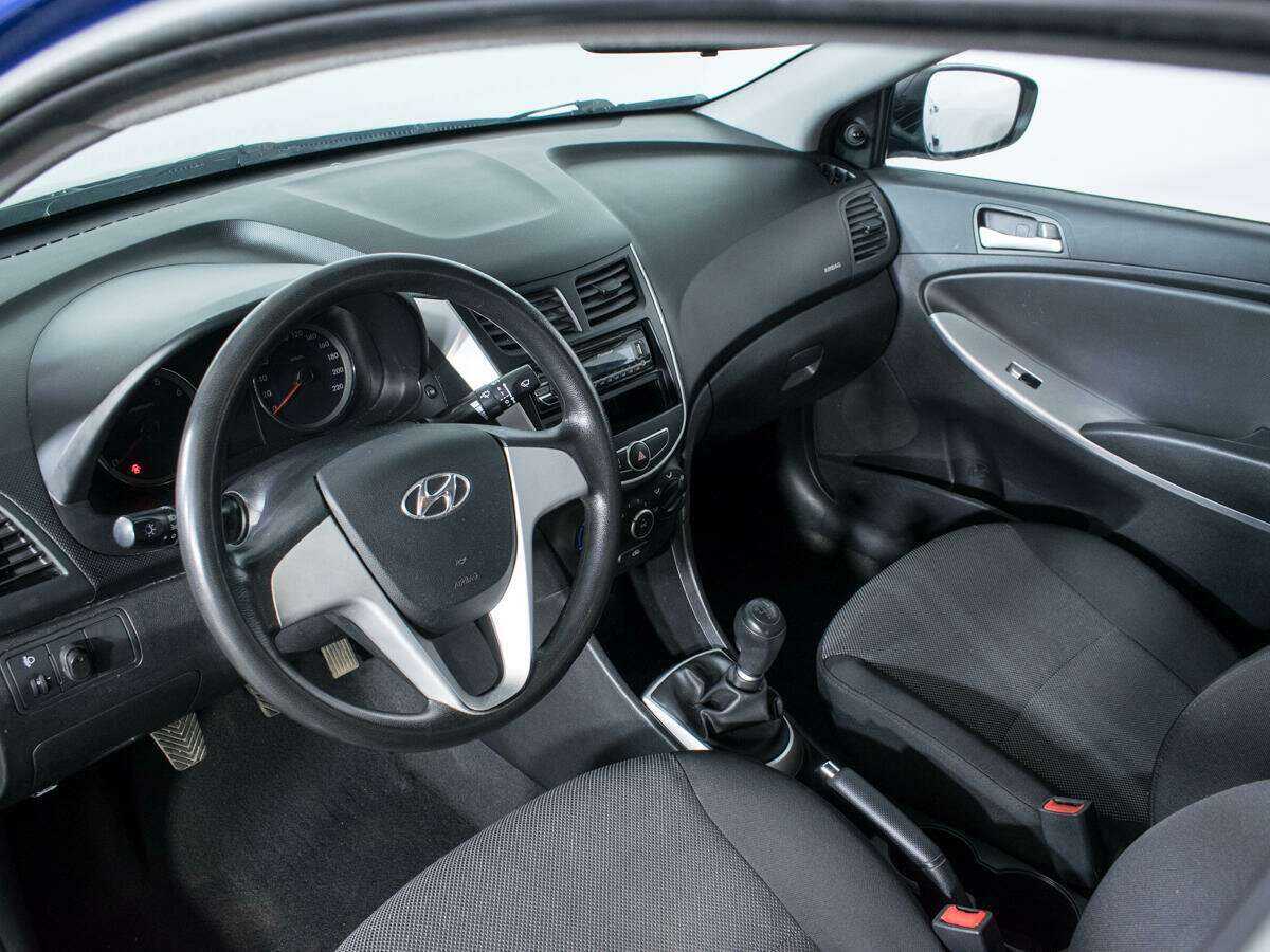 Hyundai Solaris с пробегом — 2012 год. Фото: #12