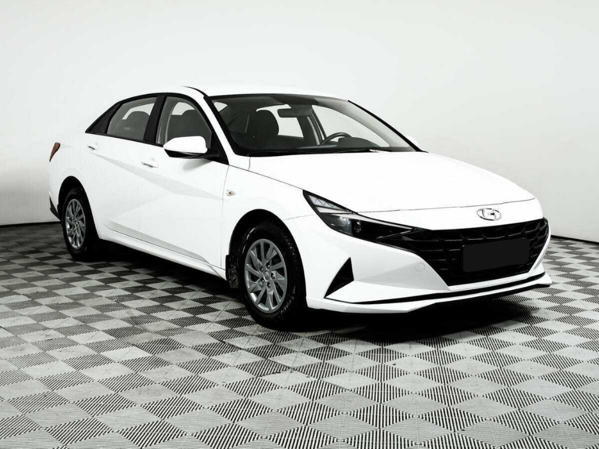 Hyundai Elantra с пробегом — 2022 год. Фото: #2