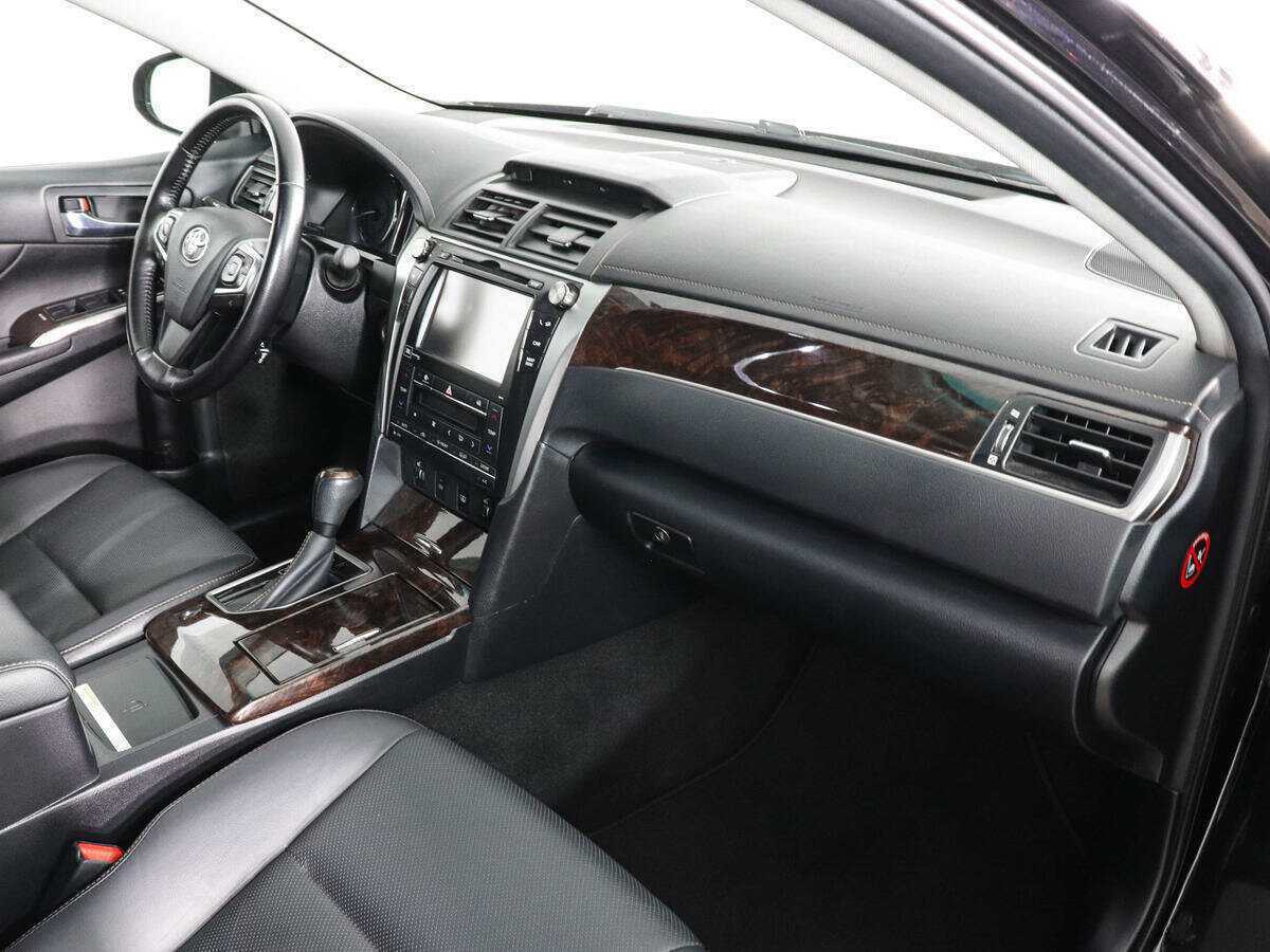 Toyota Camry с пробегом — 2016 год. Фото: #9