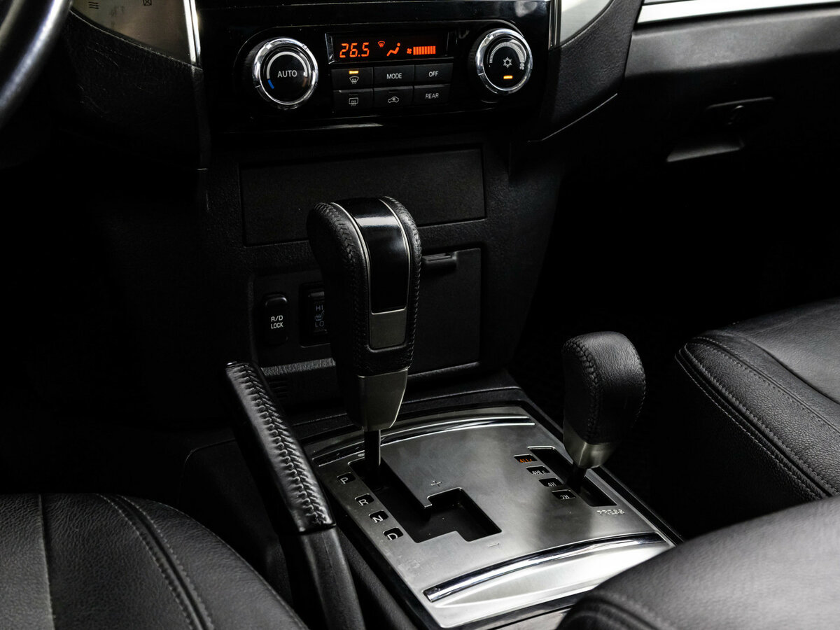 Mitsubishi Pajero с пробегом — 2014 год. Фото: #9