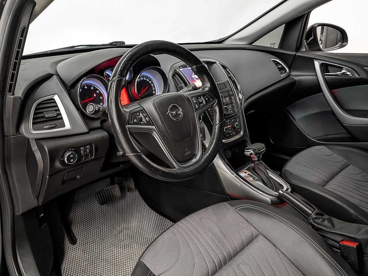Opel Astra с пробегом — 2014 год. Фото: #12