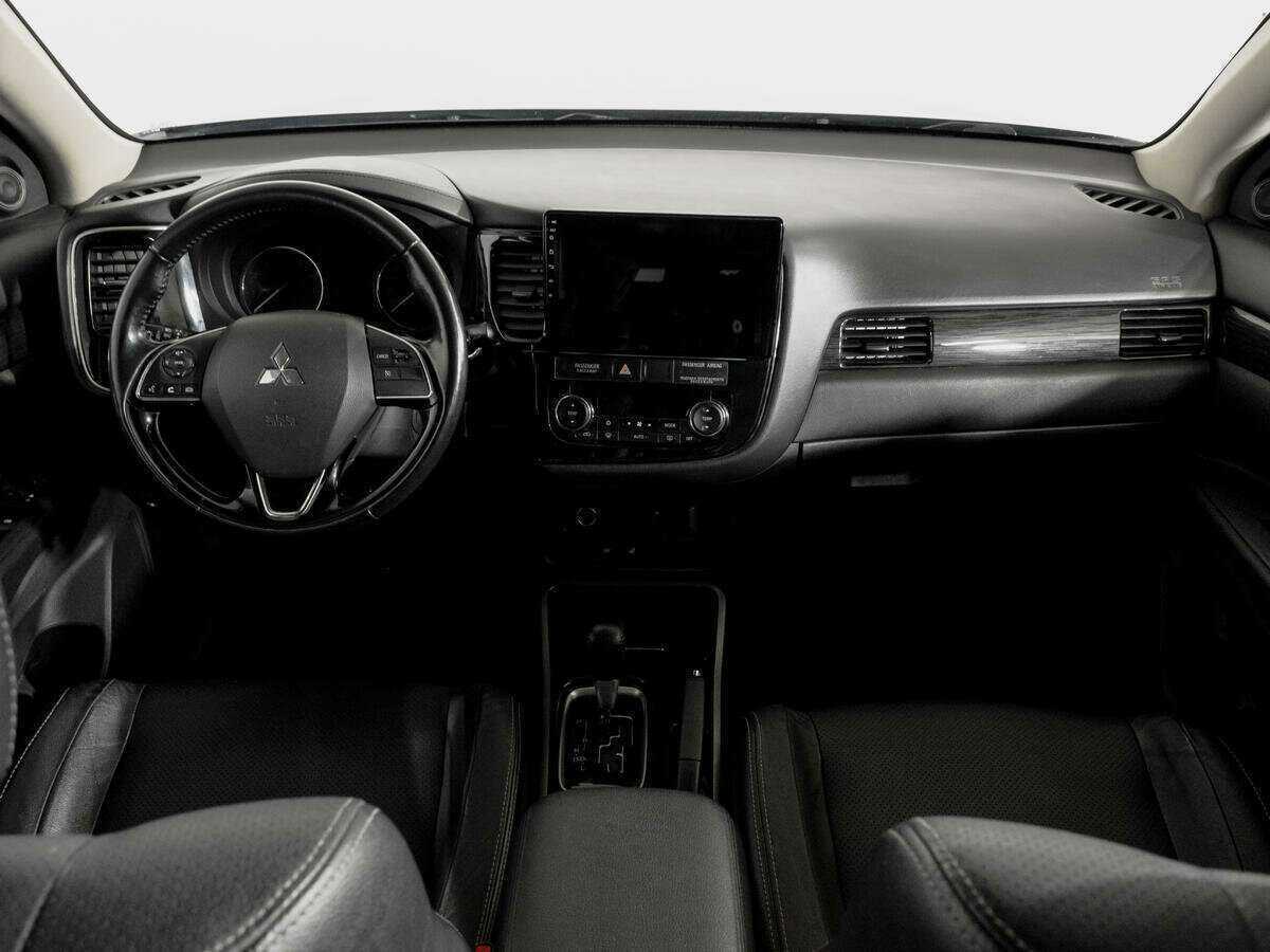 Mitsubishi Outlander с пробегом — 2017 год. Фото: #10