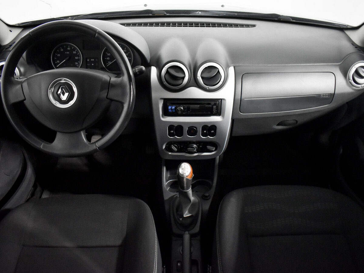 Renault Sandero с пробегом — 2012 год. Фото: #13