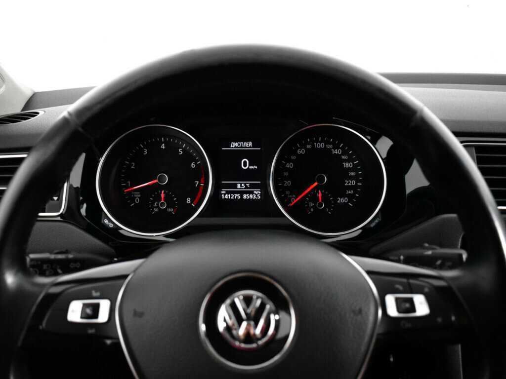 Volkswagen Jetta с пробегом — 2016 год. Фото: #10