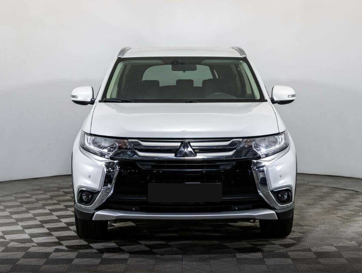 Mitsubishi Outlander с пробегом — 2018 год. Фото: #1