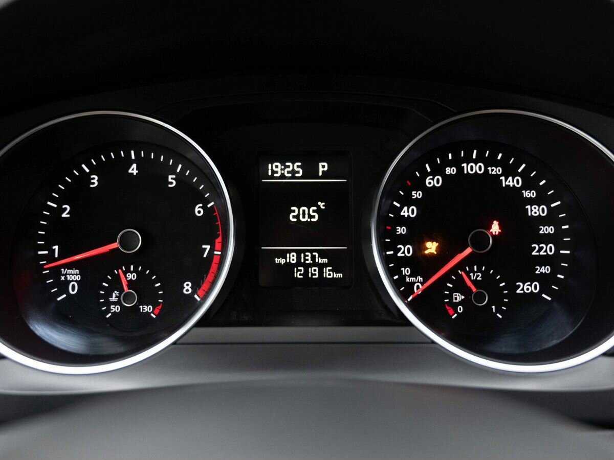 Volkswagen Jetta с пробегом — 2015 год. Фото: #13