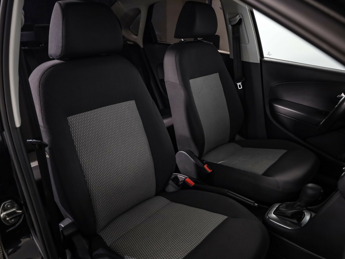 Volkswagen Polo с пробегом — 2013 год. Фото: #13