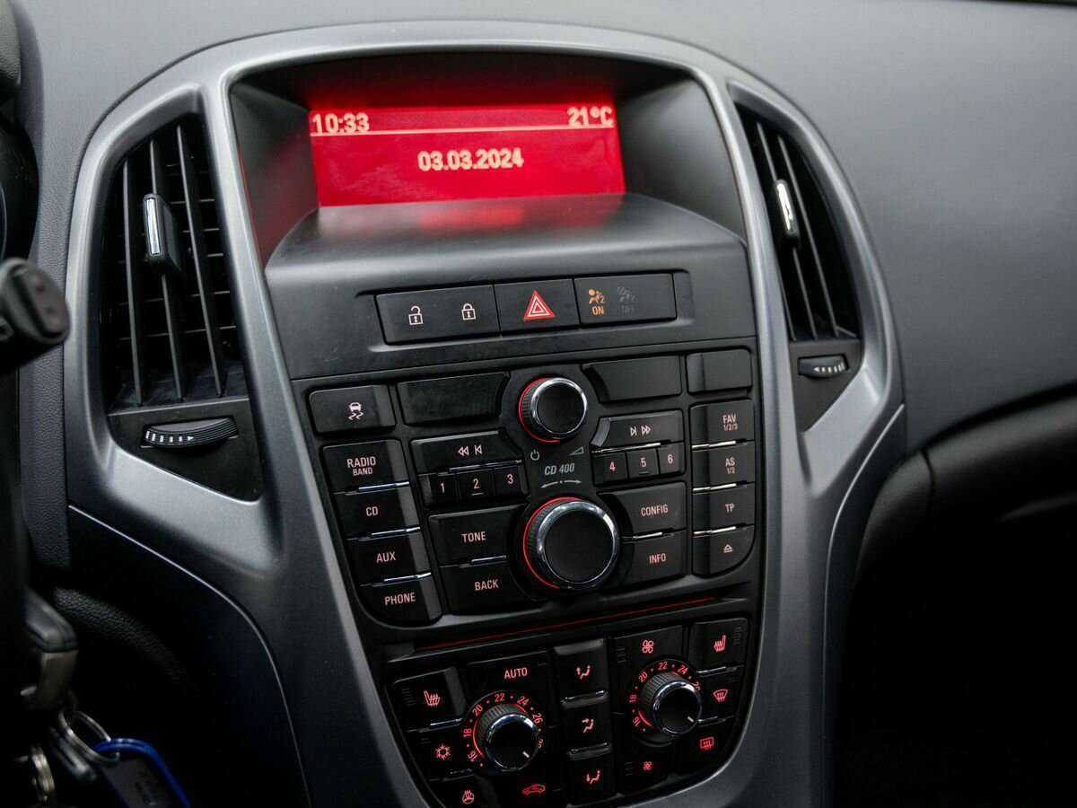 Opel Astra с пробегом — 2013 год. Фото: #19