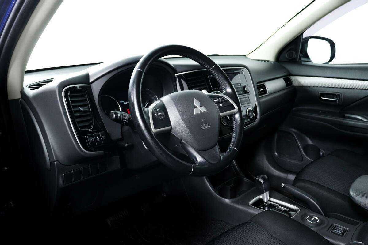 Mitsubishi Outlander с пробегом — 2014 год. Фото: #12