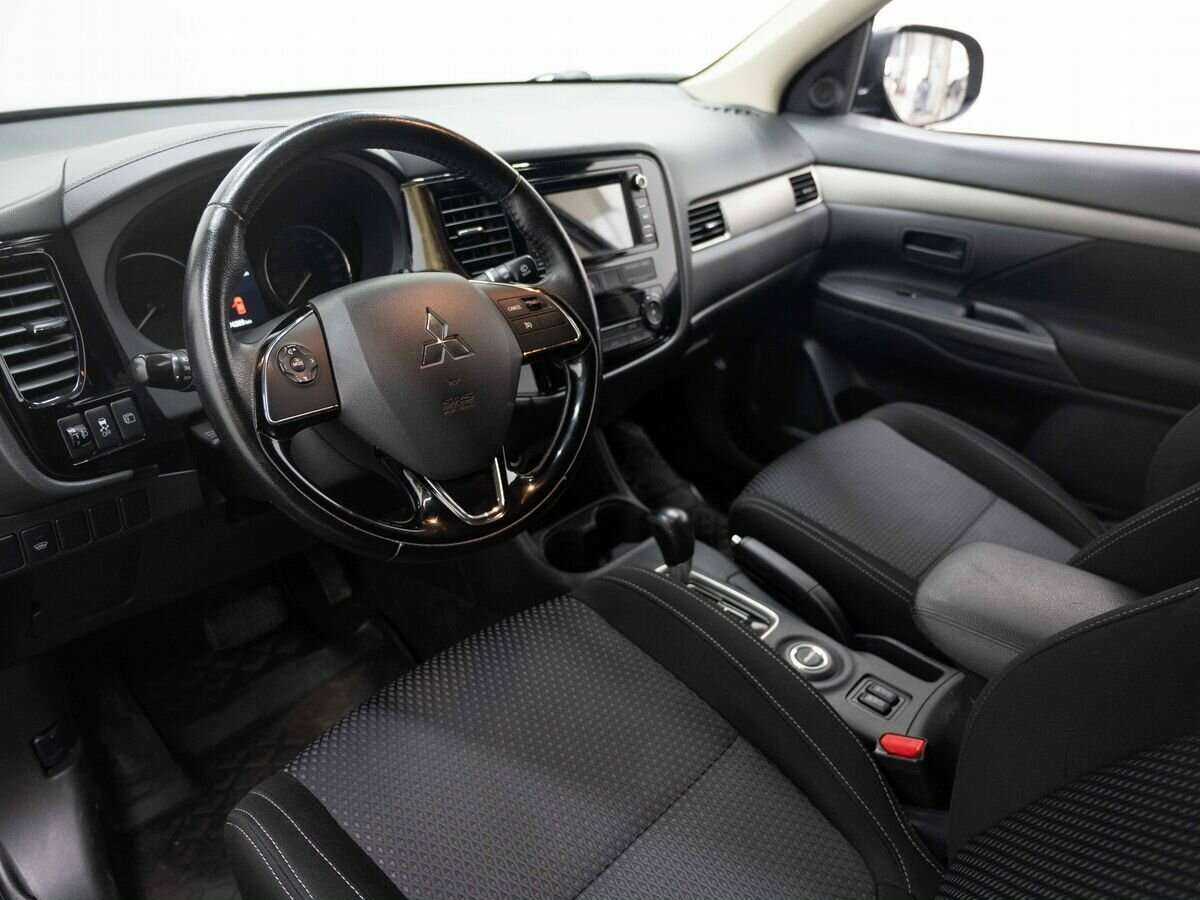Mitsubishi Outlander с пробегом — 2016 год. Фото: #6