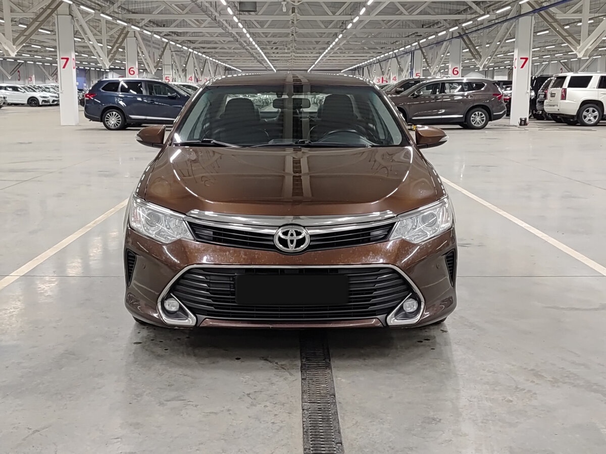 Toyota Camry с пробегом — 2017 год. Фото: #1