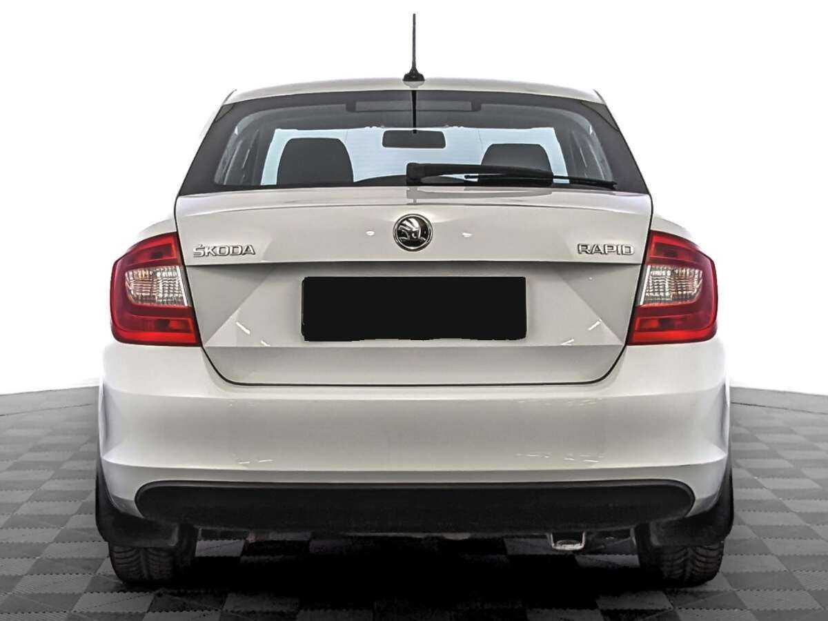 Skoda Rapid с пробегом — 2017 год. Фото: #4
