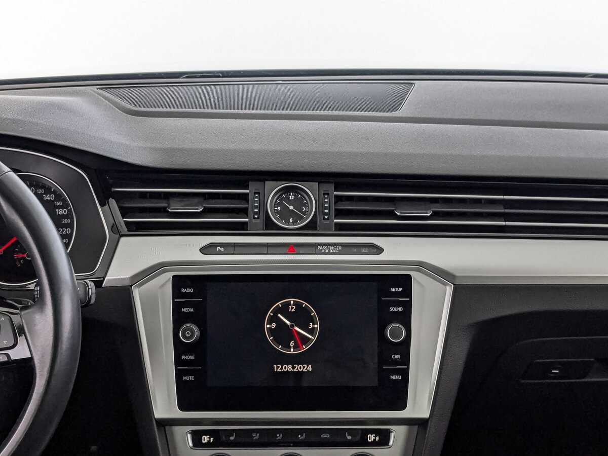 Volkswagen Passat с пробегом — 2019 год. Фото: #13
