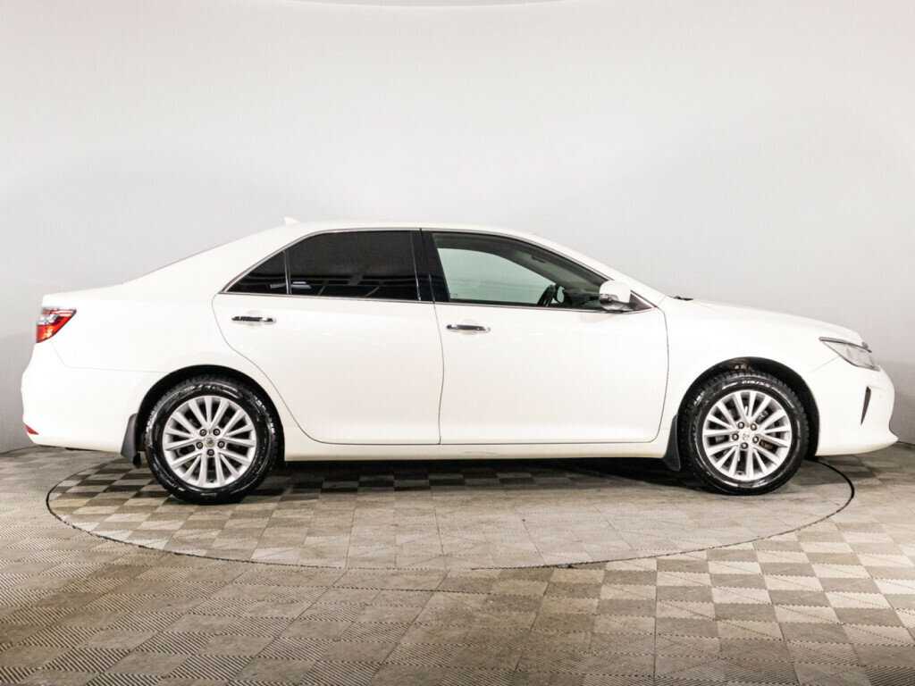 Toyota Camry с пробегом — 2015 год. Фото: #3