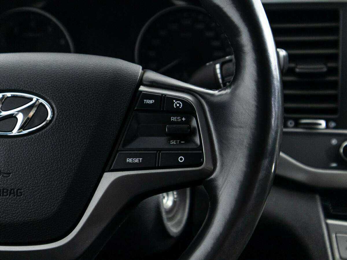Hyundai Elantra с пробегом — 2018 год. Фото: #17
