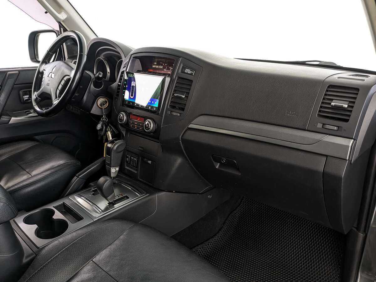 Mitsubishi Pajero с пробегом — 2013 год. Фото: #12