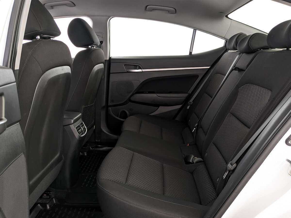 Hyundai Elantra с пробегом — 2020 год. Фото: #13