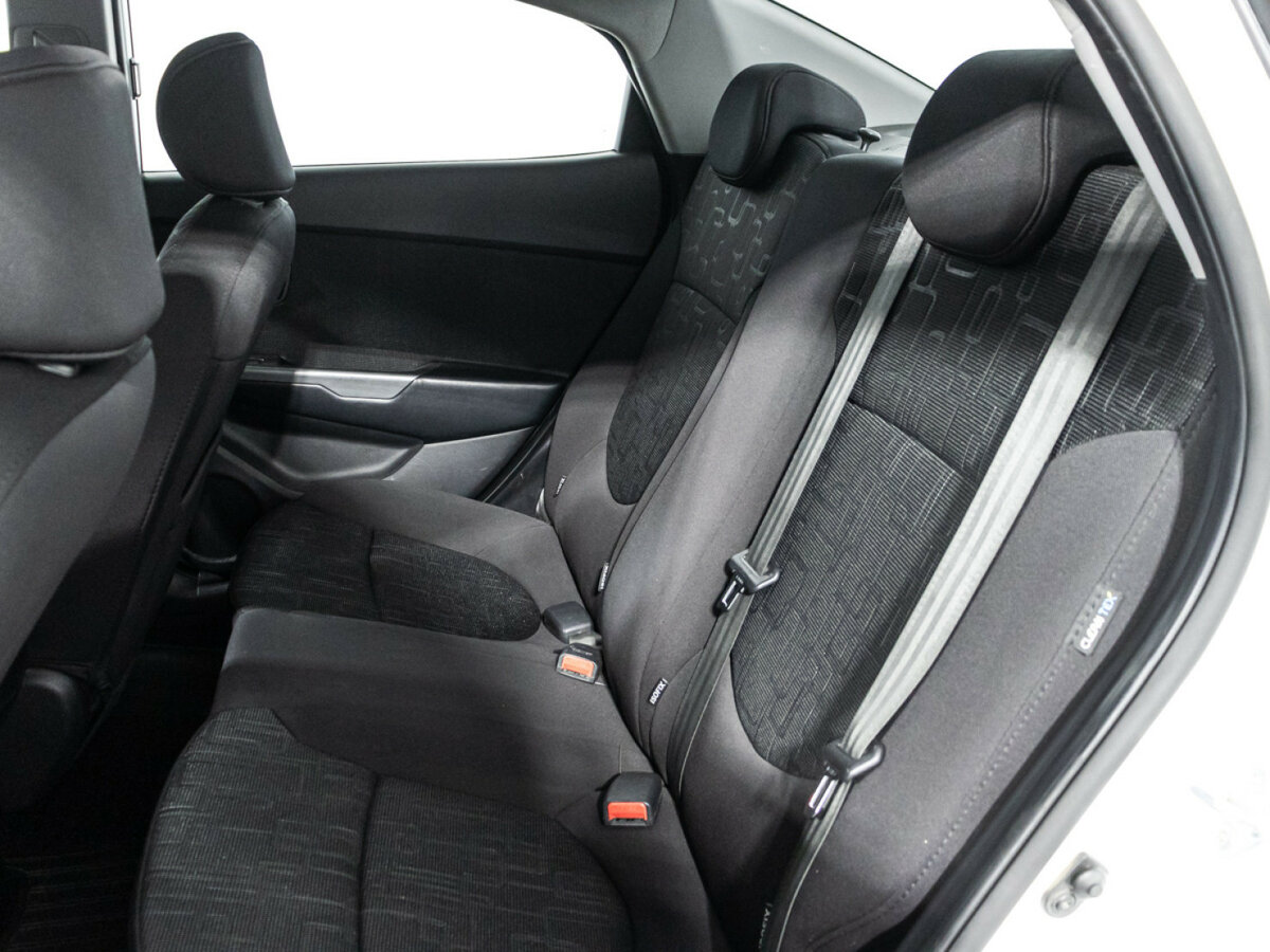 Kia Rio с пробегом — 2013 год. Фото: #9