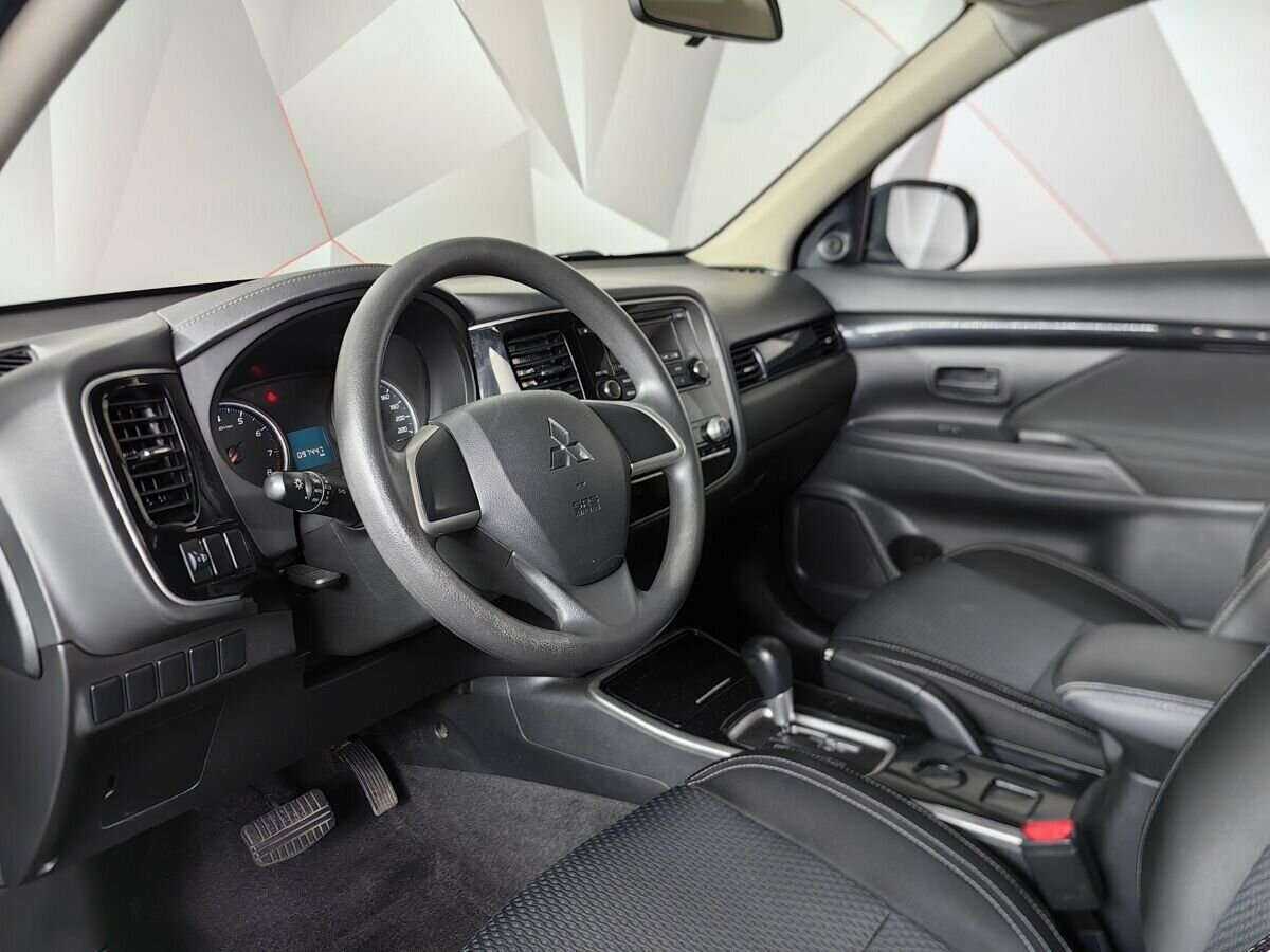 Mitsubishi Outlander с пробегом — 2020 год. Фото: #12