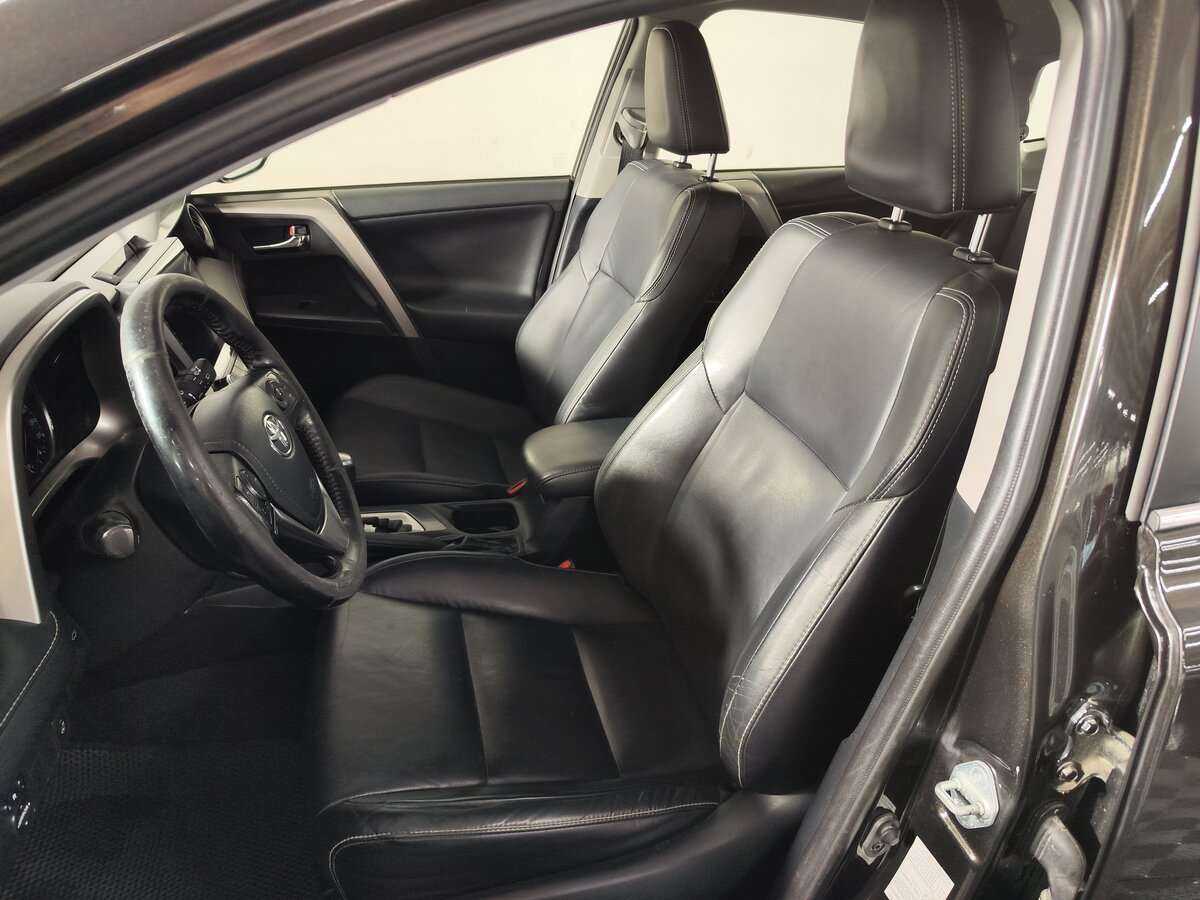 Toyota RAV4 с пробегом — 2015 год. Фото: #5