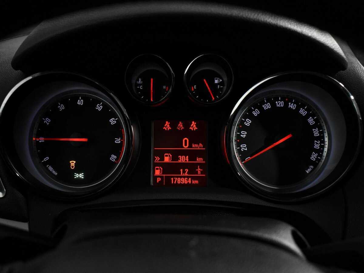 Opel Mokka с пробегом — 2013 год. Фото: #17