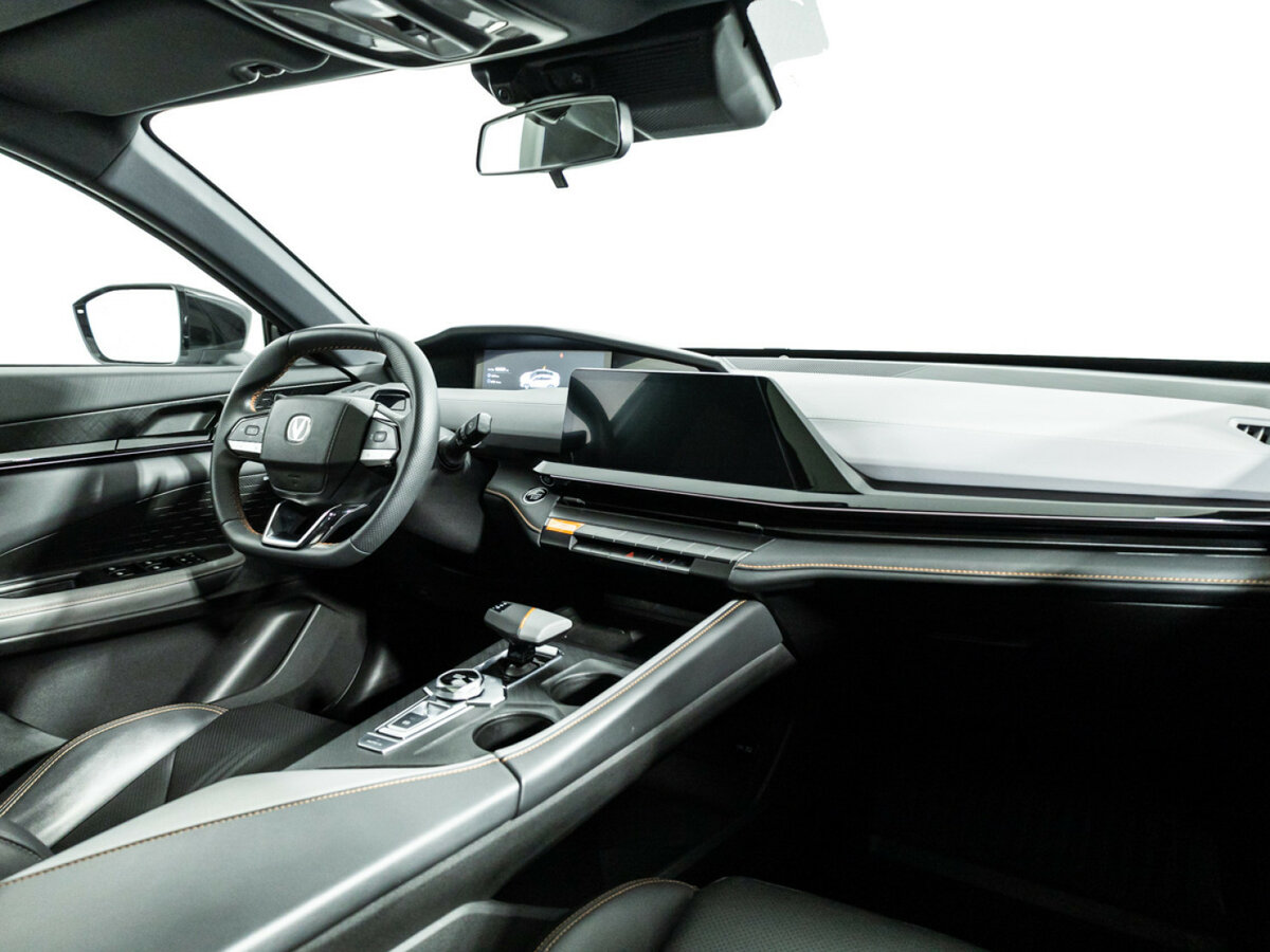 Changan UNI-V с пробегом — 2023 год. Фото: #8