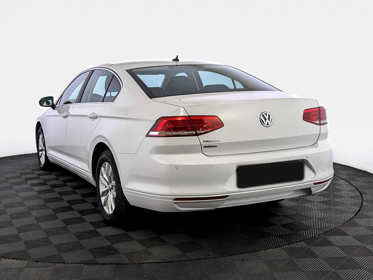 Volkswagen Passat с пробегом — 2019 год. Фото: #6