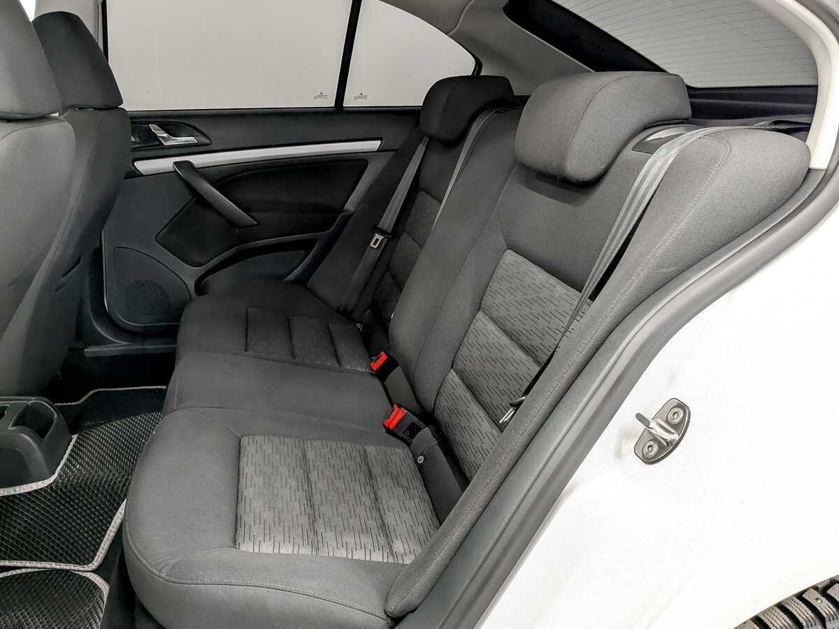 Skoda Octavia с пробегом — 2013 год. Фото: #11