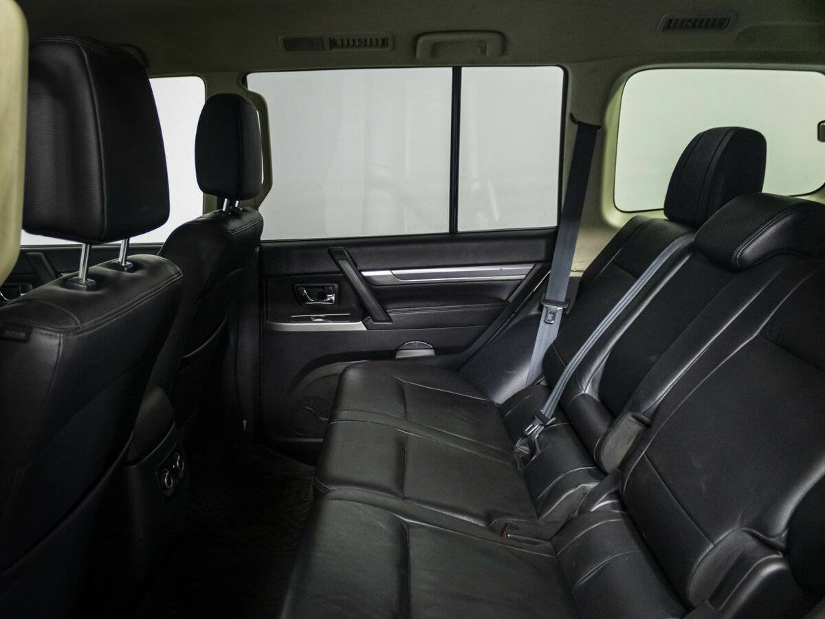 Mitsubishi Pajero с пробегом — 2014 год. Фото: #10