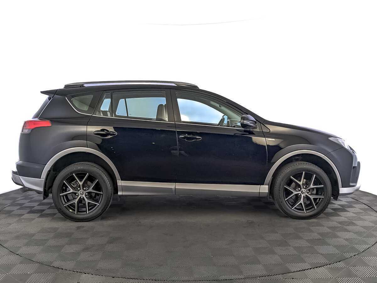 Toyota RAV4 с пробегом — 2017 год. Фото: #3