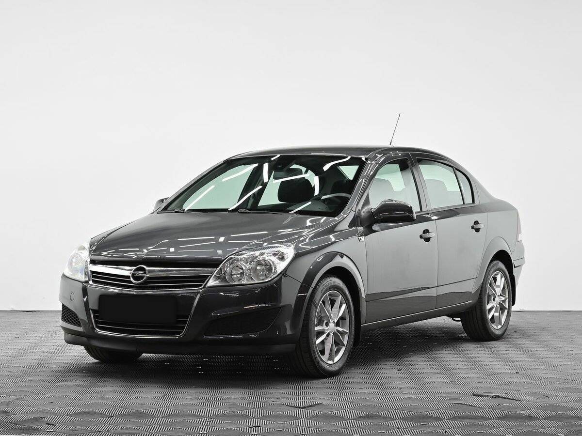 Opel Astra с пробегом — 2012 год. Фото: #0