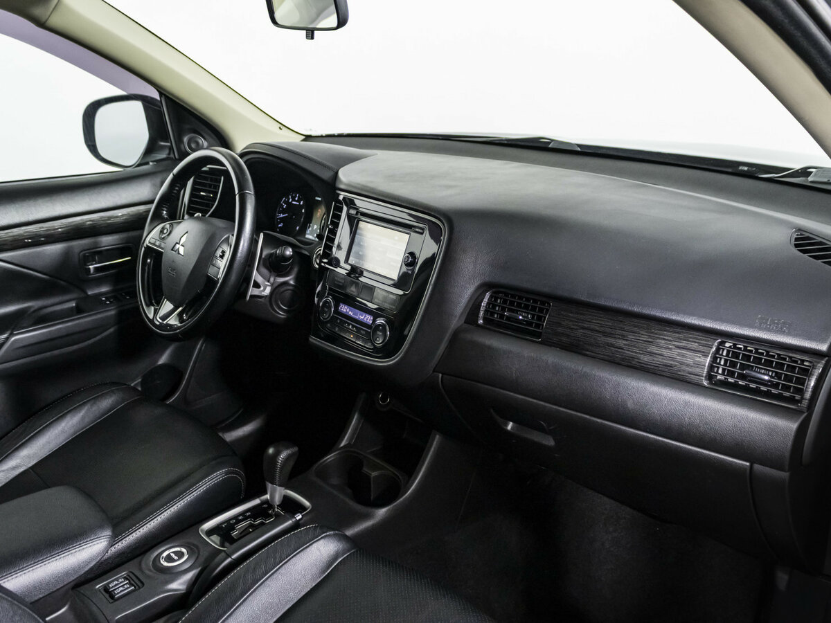 Mitsubishi Outlander с пробегом — 2015 год. Фото: #6
