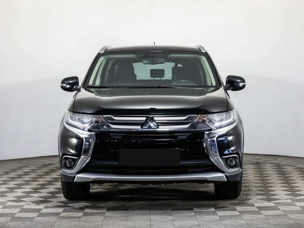 Mitsubishi Outlander с пробегом — 2015 год. Фото: #1